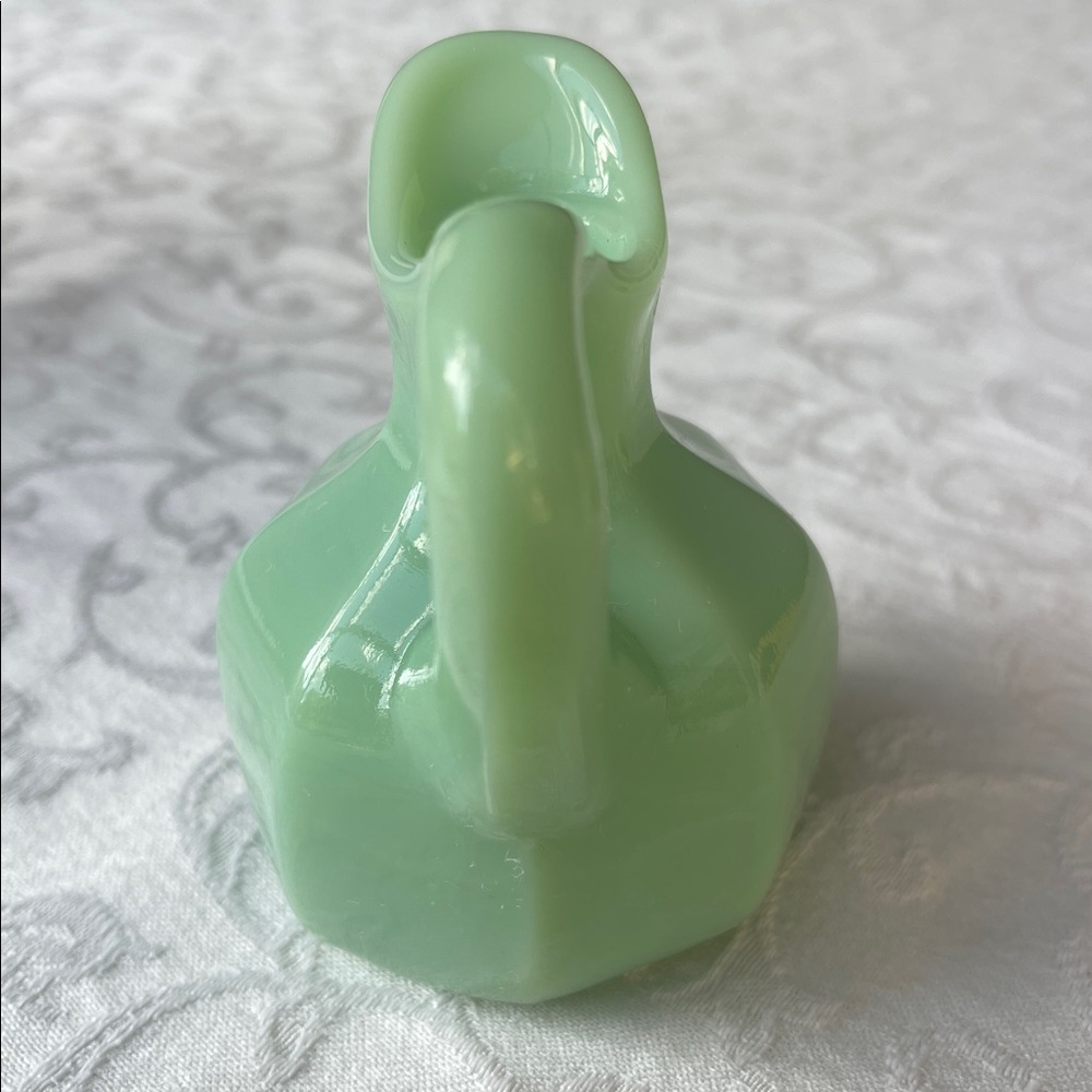 Vintage Jadeite green glass Pitcher - Picture 2 of 8